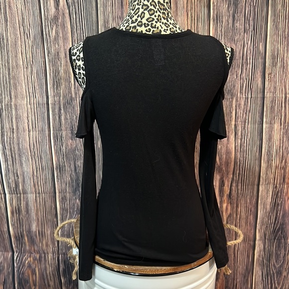 Black Top- Size medium - Picture 6 of 7